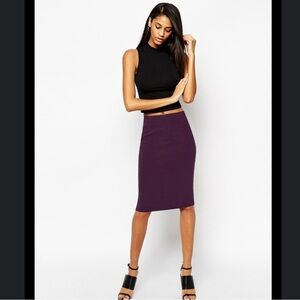 NWT💫
High Waisted Knee Pencil Skirt